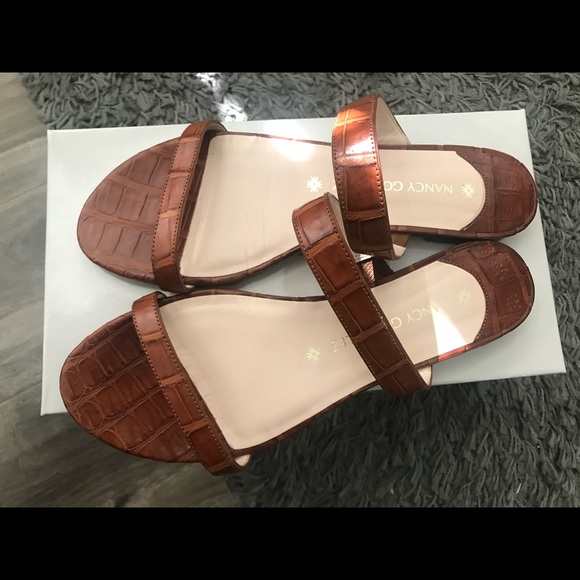 Nancy Gonzalez brown slides - Picture 4 of 4